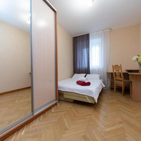 Spacious Apartments In The Center Of Obolon 2 Bedrooms Kyiv Exterior photo