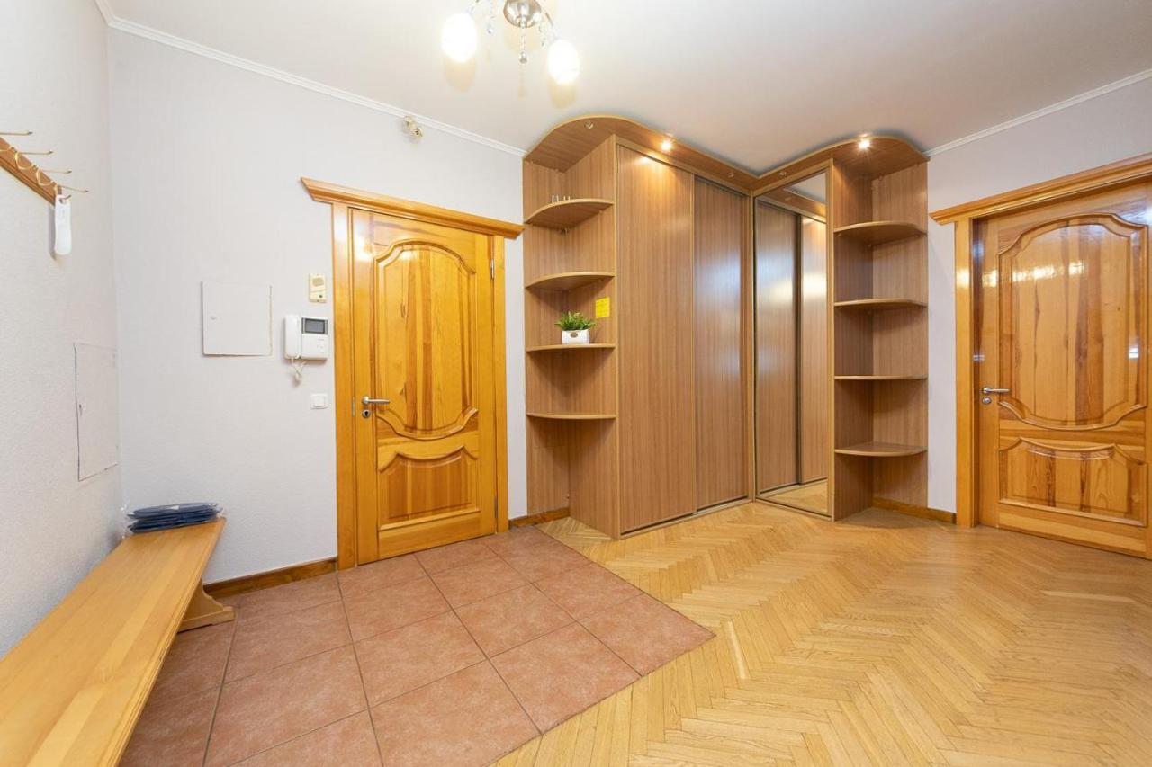 Spacious Apartments In The Center Of Obolon 2 Bedrooms Kyiv Exterior photo