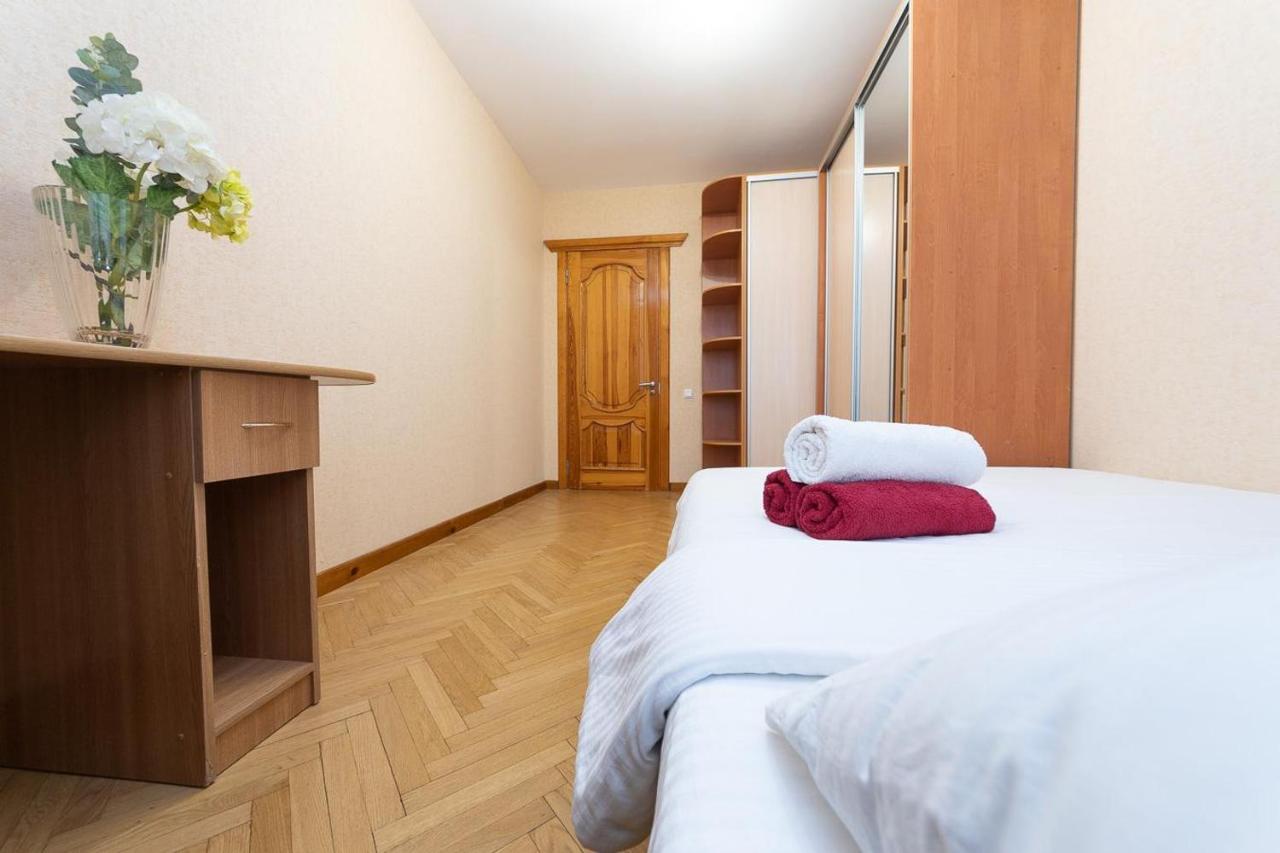 Spacious Apartments In The Center Of Obolon 2 Bedrooms Kyiv Exterior photo