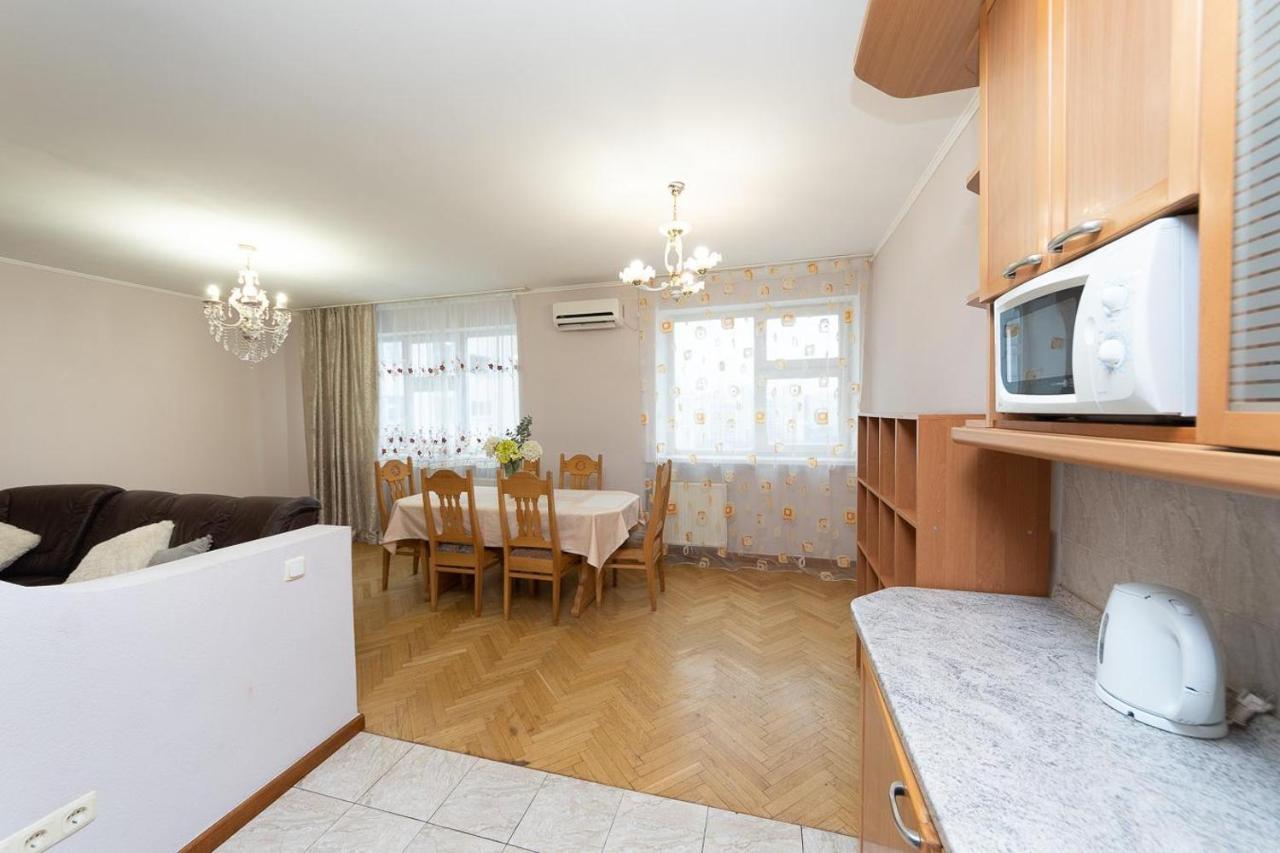 Spacious Apartments In The Center Of Obolon 2 Bedrooms Kyiv Exterior photo