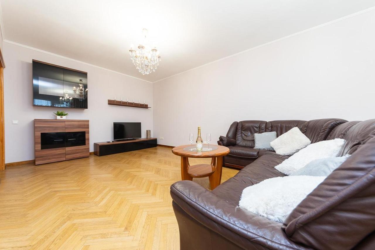 Spacious Apartments In The Center Of Obolon 2 Bedrooms Kyiv Exterior photo