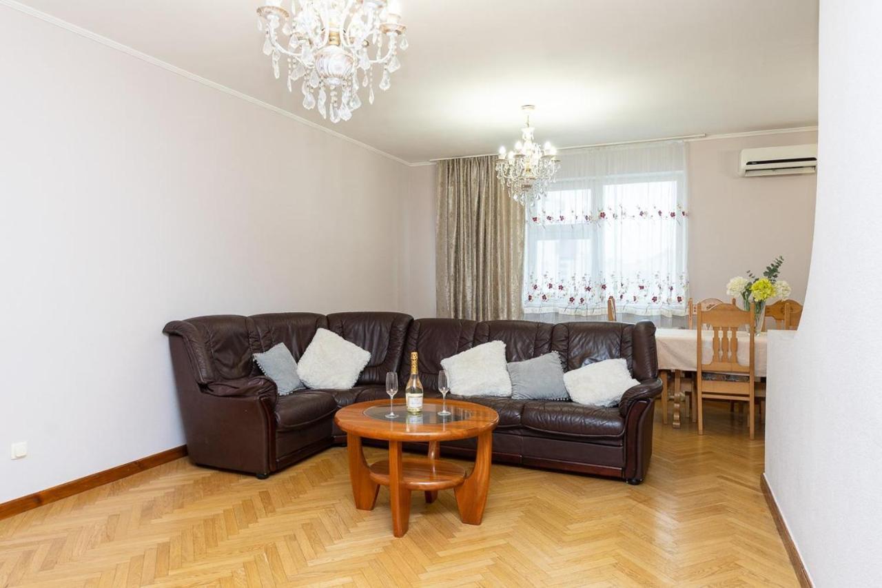 Spacious Apartments In The Center Of Obolon 2 Bedrooms Kyiv Exterior photo