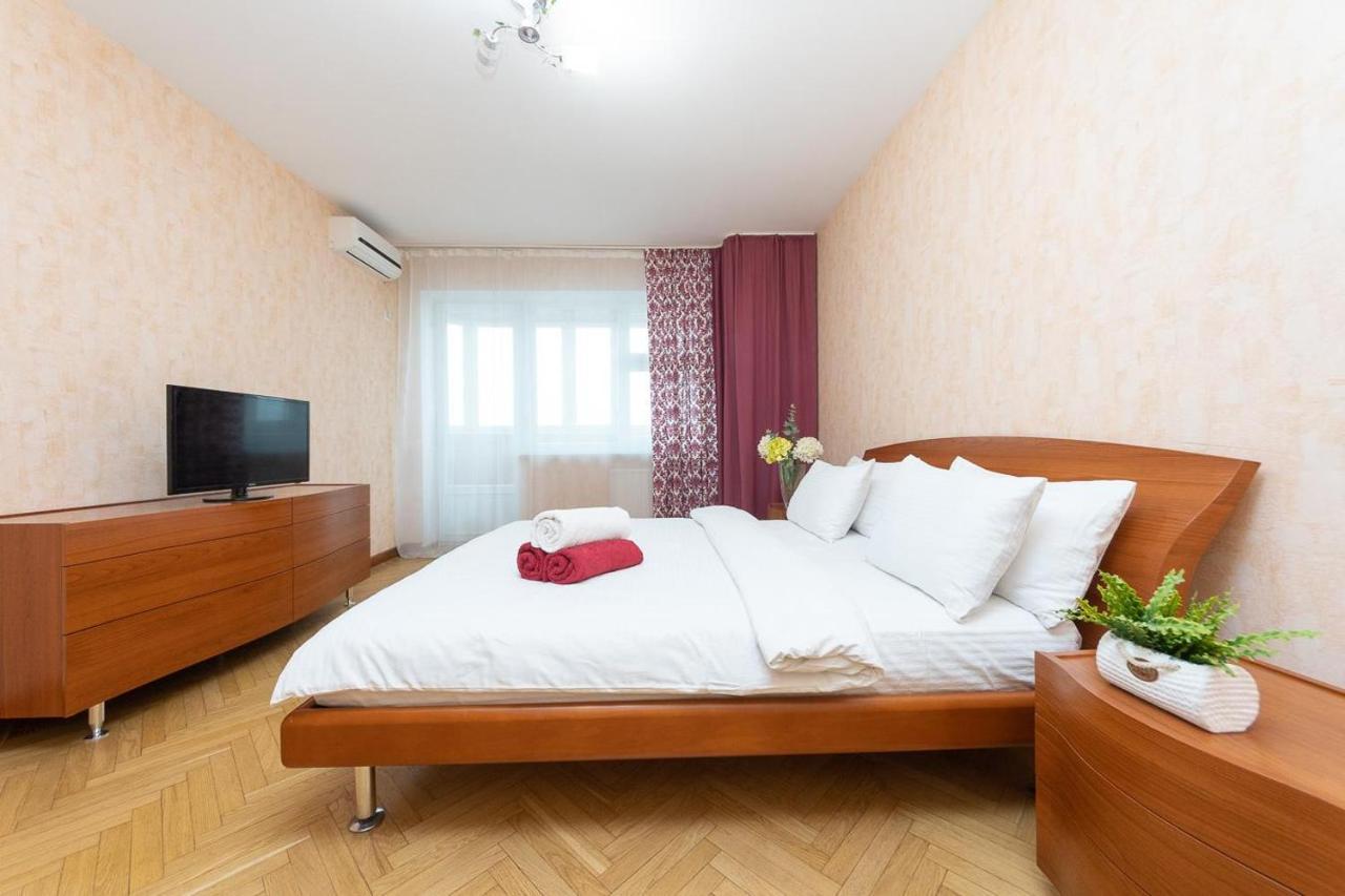 Spacious Apartments In The Center Of Obolon 2 Bedrooms Kyiv Exterior photo