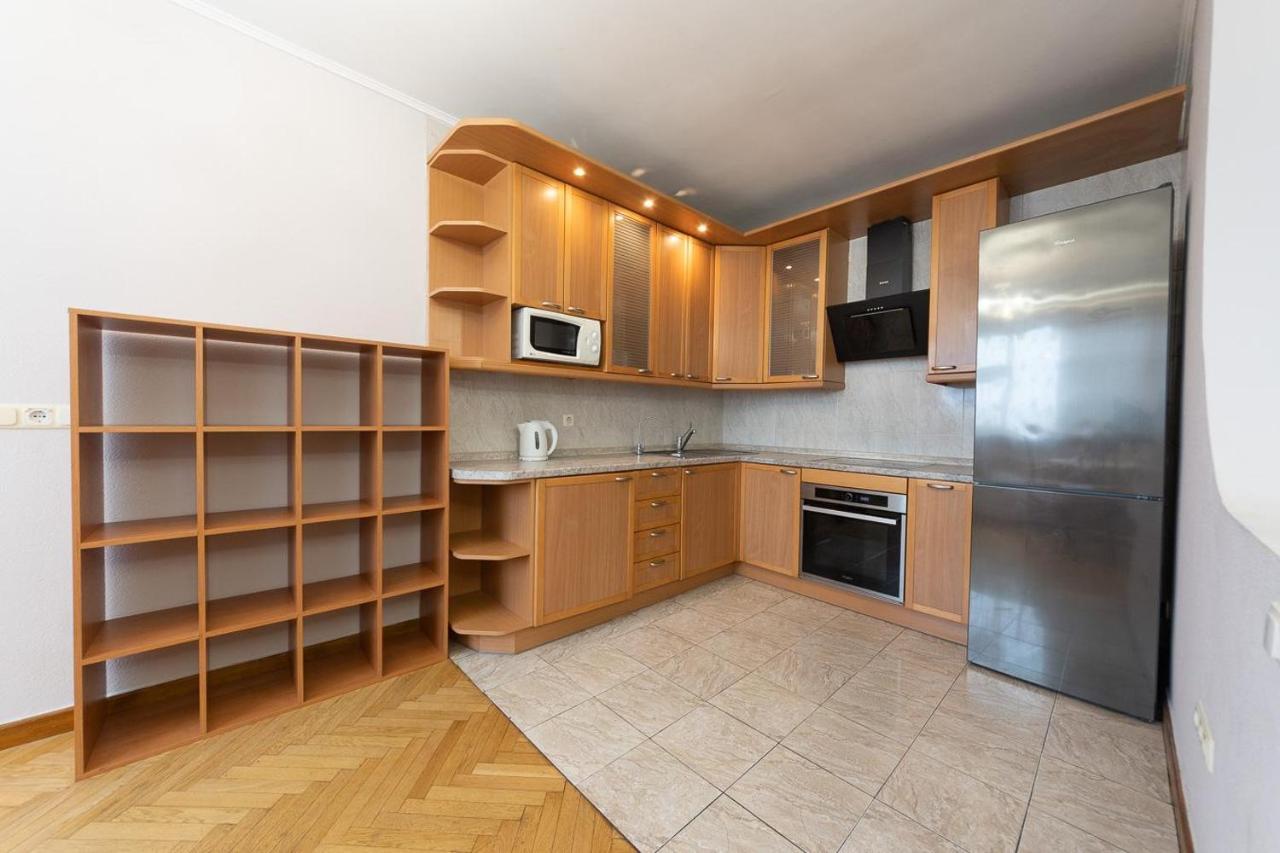 Spacious Apartments In The Center Of Obolon 2 Bedrooms Kyiv Exterior photo